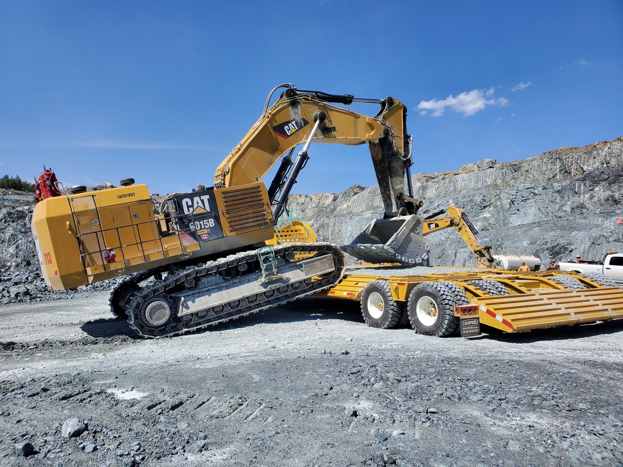 Mining Equipment Haulers - image 1 of 6