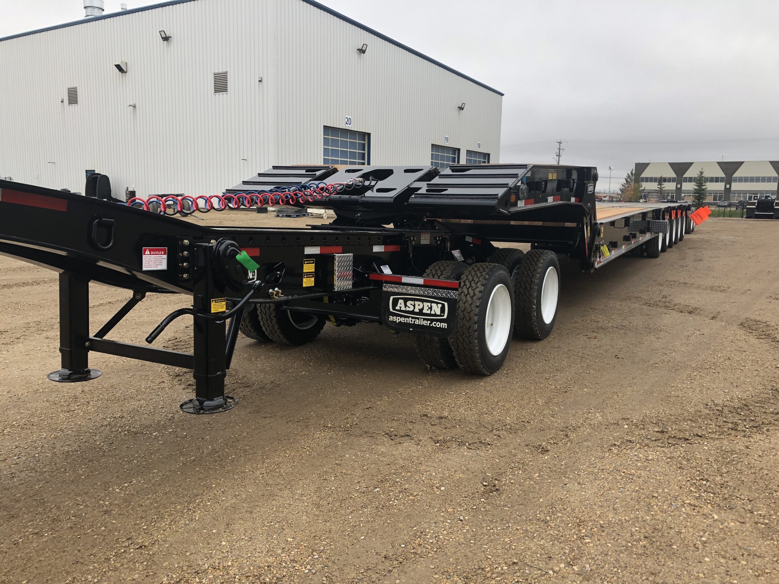 70 Ton 4 or 5 Axle Folding Gooseneck Trailer - image 1 of 2