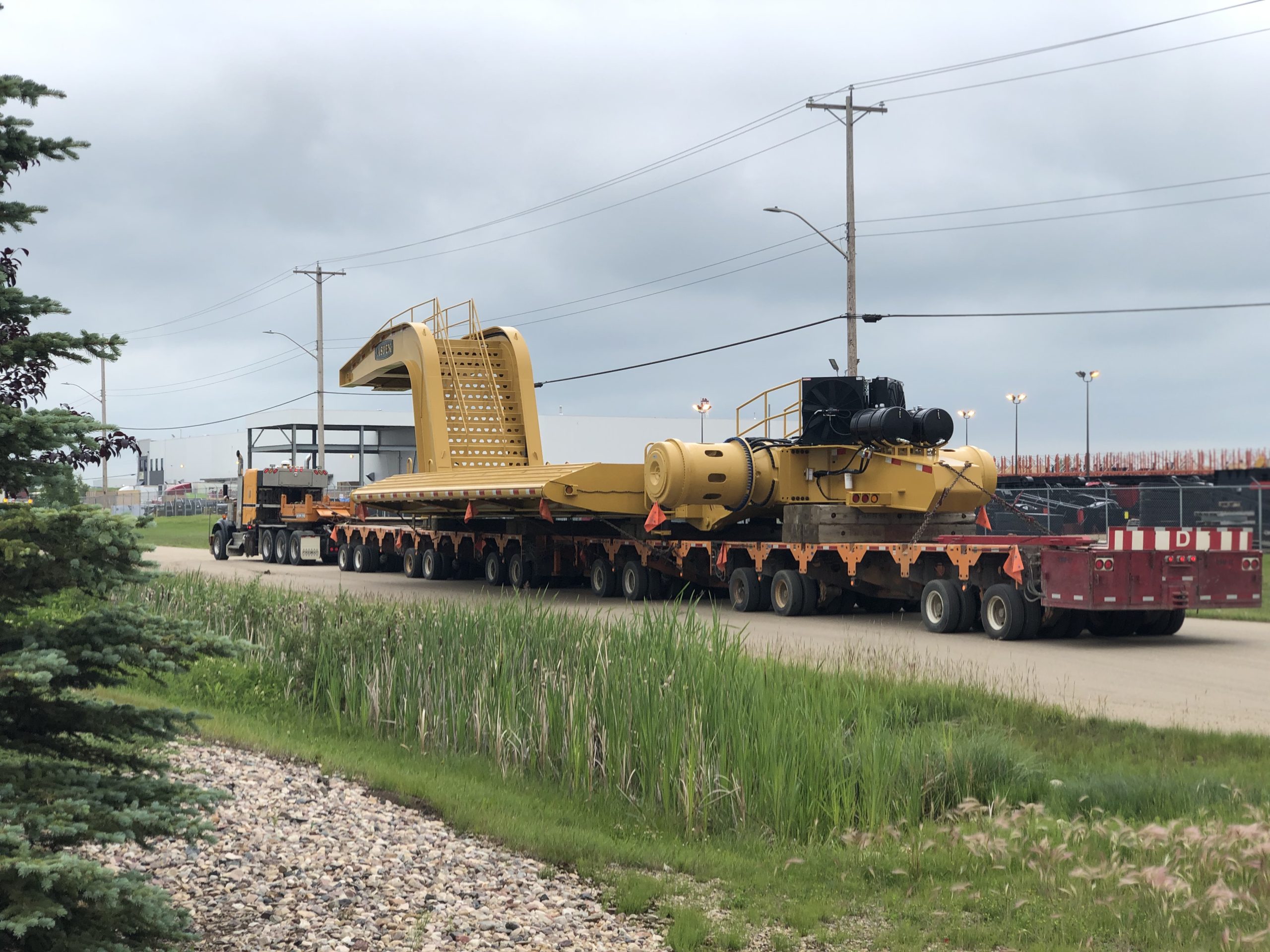 Mining Equipment Haulers - image 3 of 6