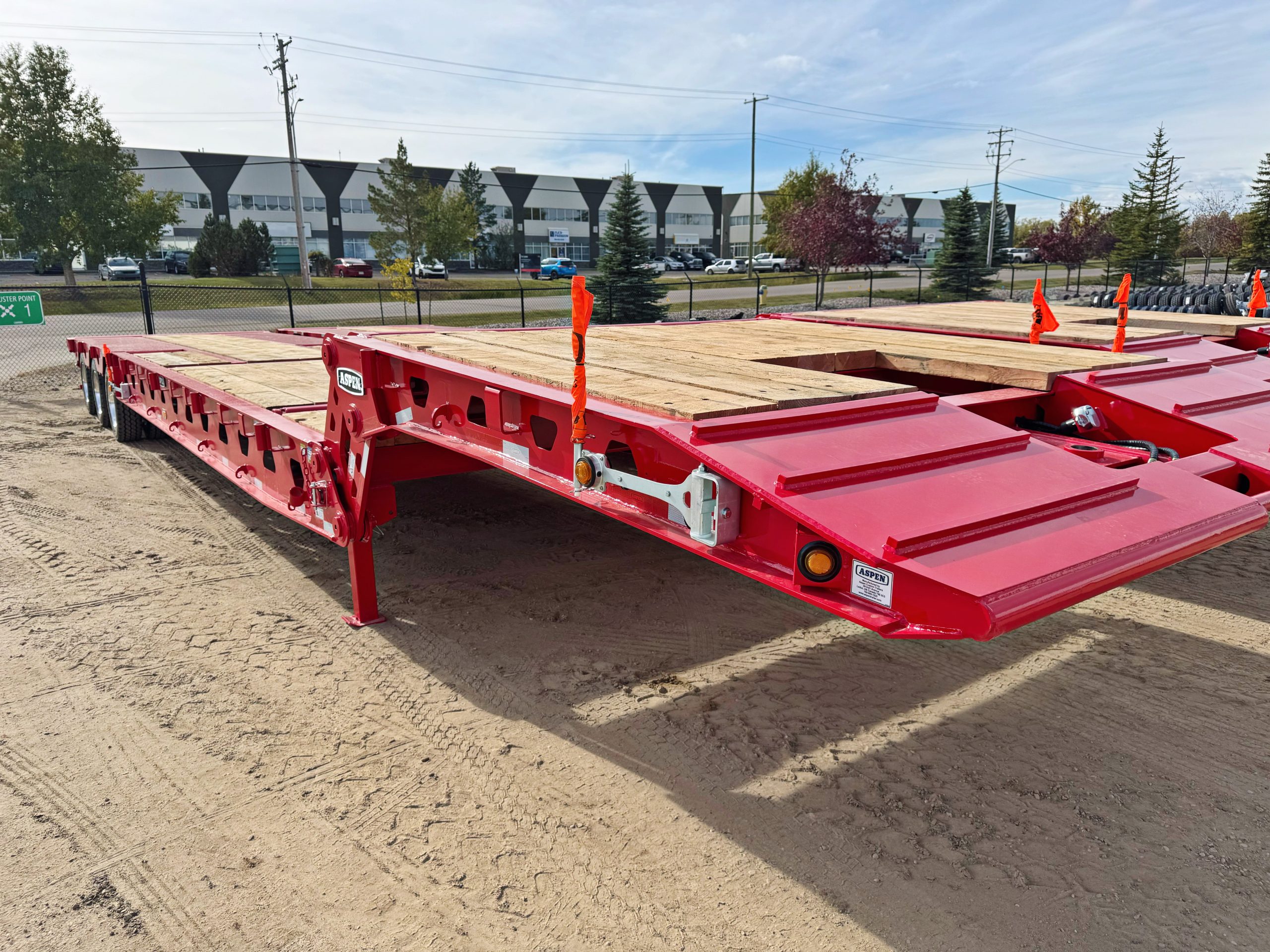 40 Ton Triaxle Folding Gooseneck Trailer - image 3 of 4