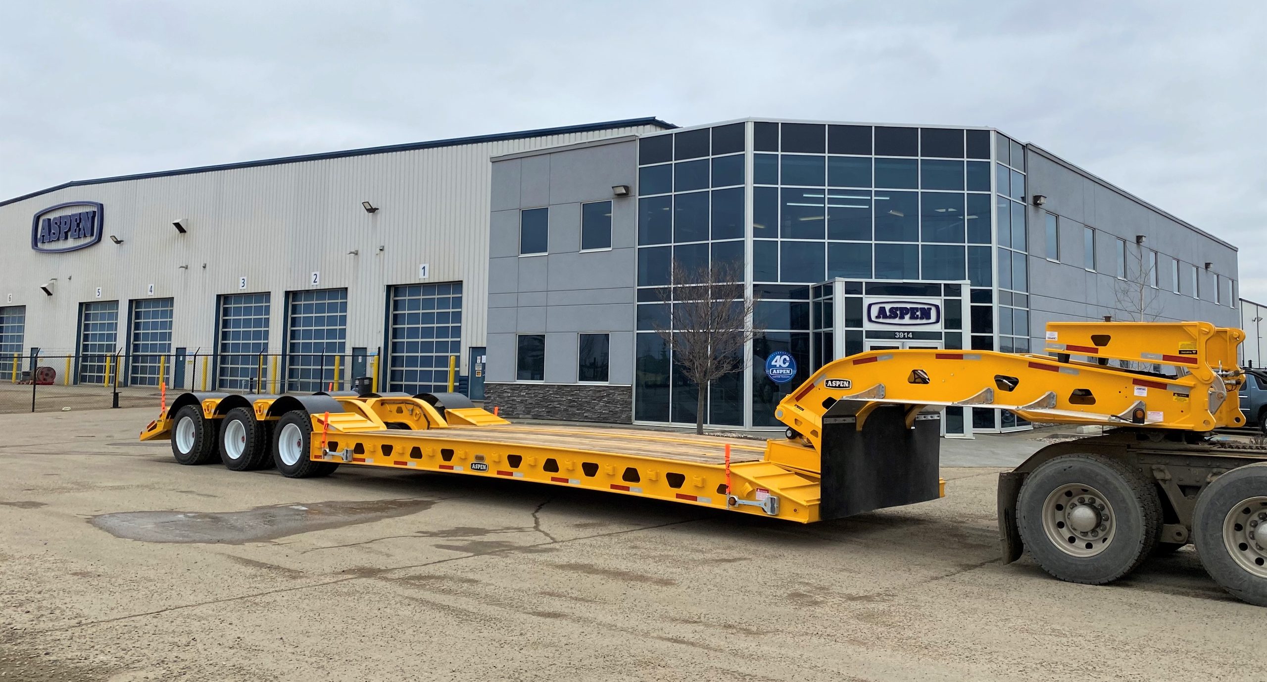 55 Ton Triaxle MUSTANG Lowbed - image 1 of 5